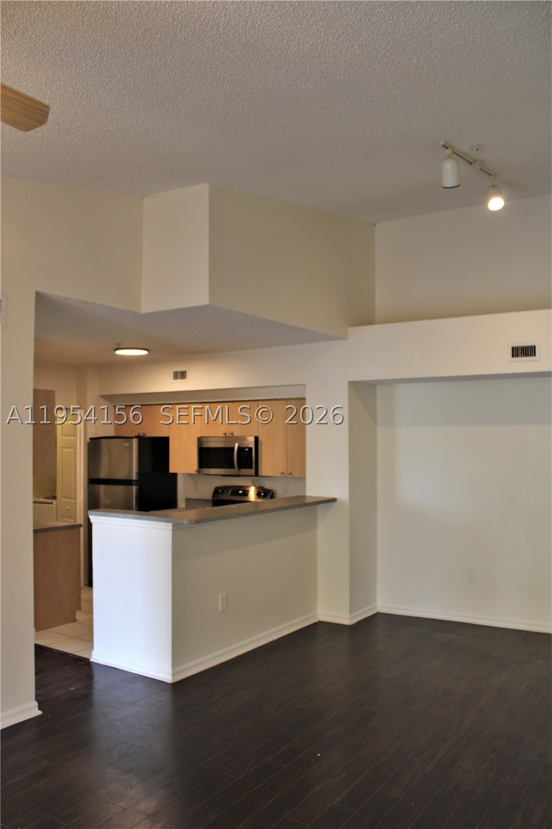 Miramar photo 3