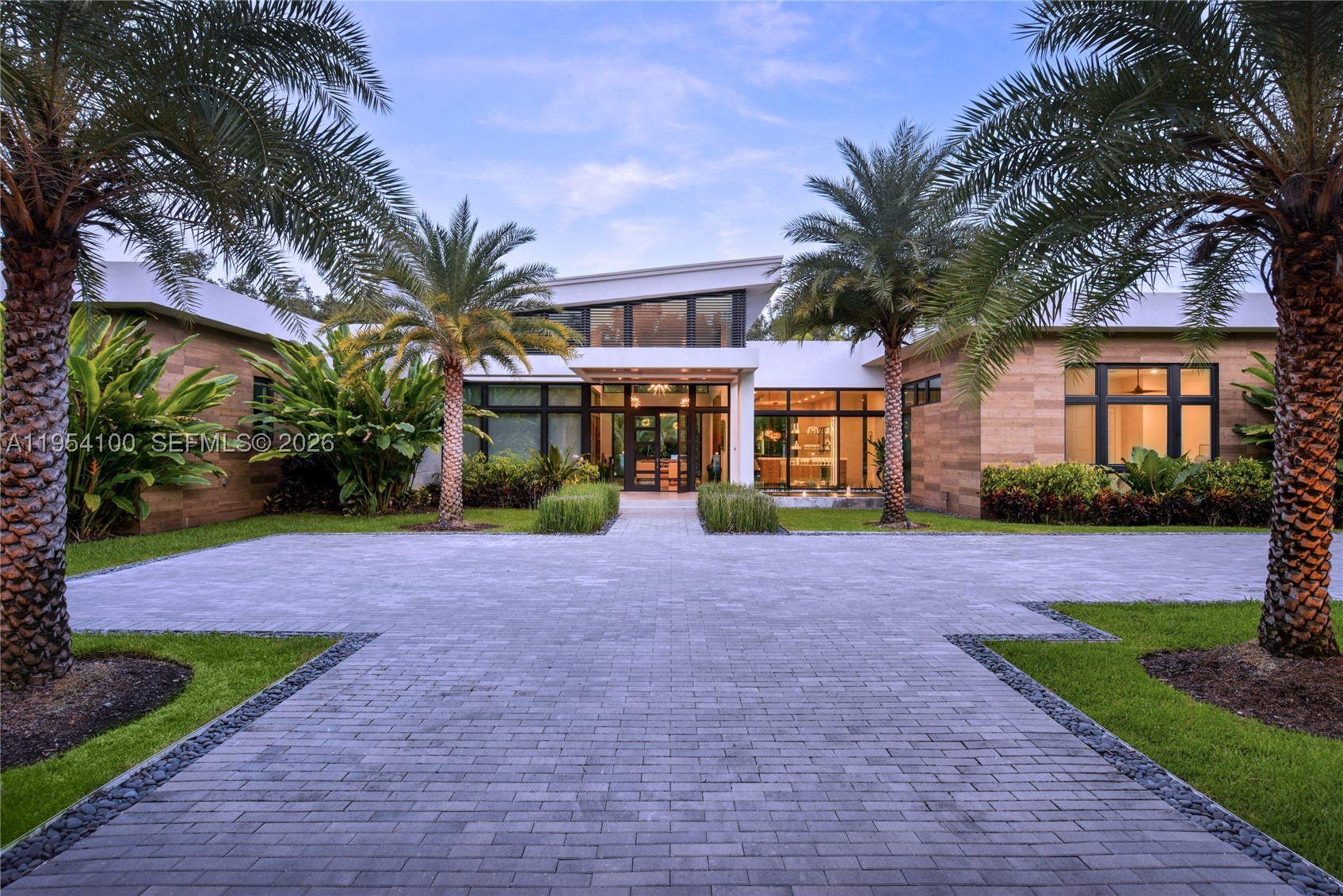 Pinecrest photo 1