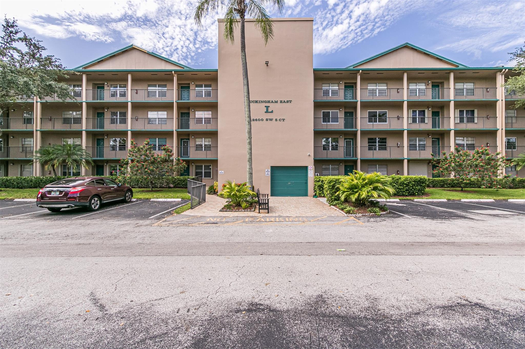 Pembroke Pines photo 2
