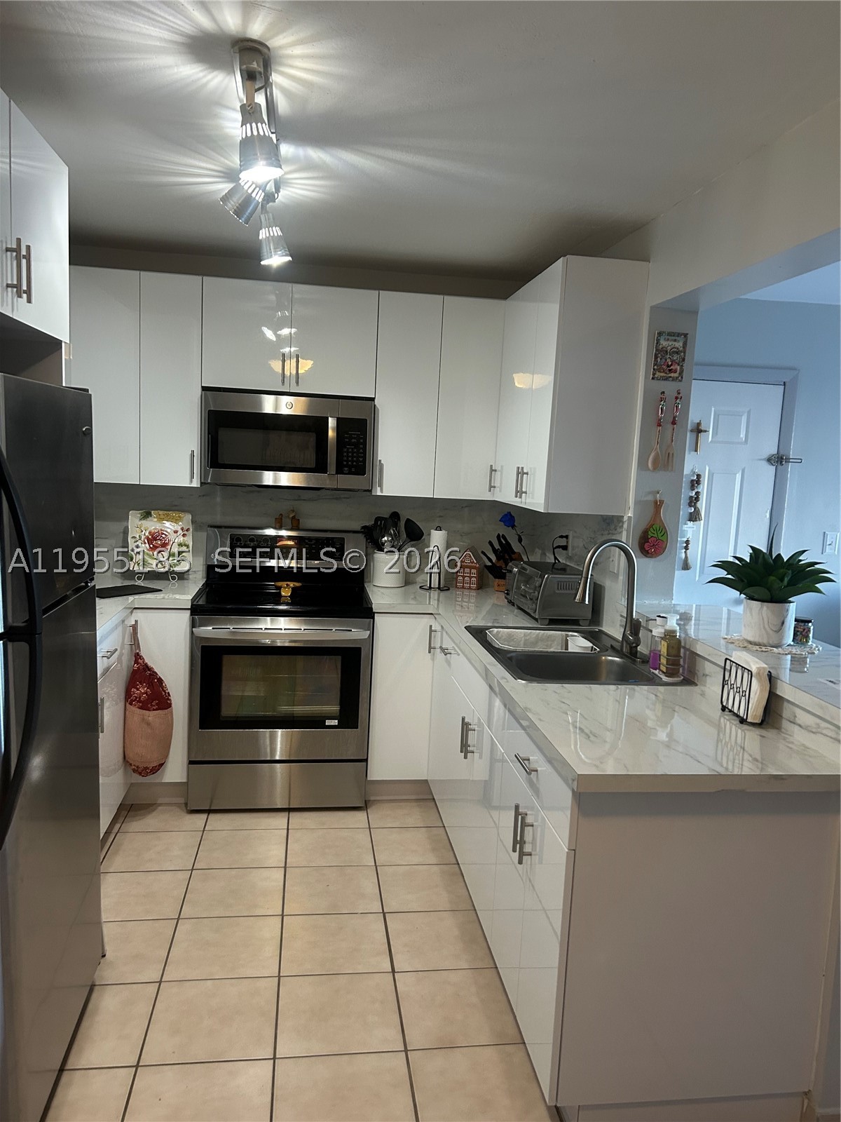 Pembroke Pines photo 3