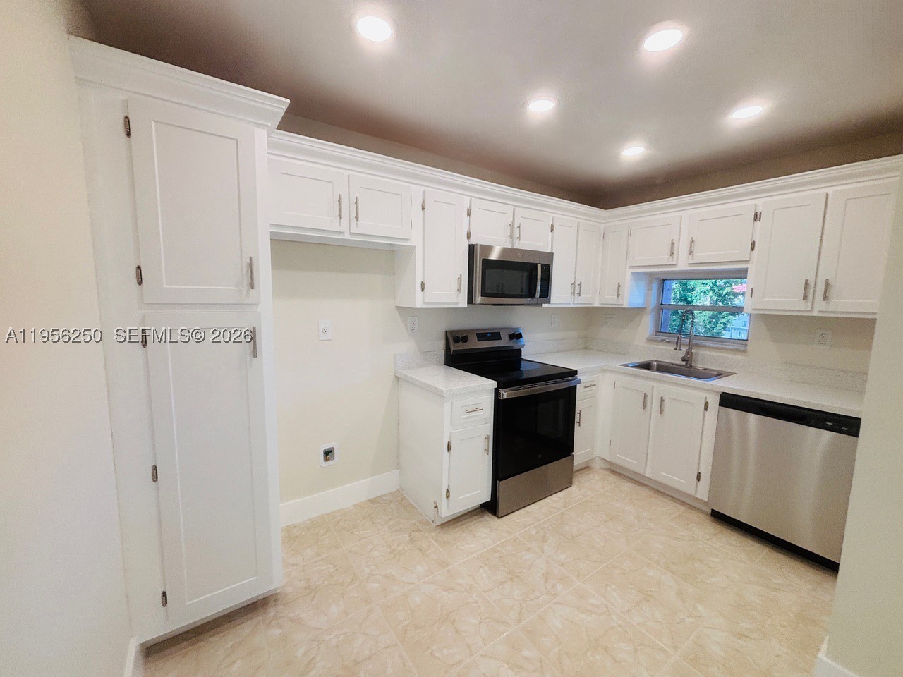 Pembroke Pines photo 2