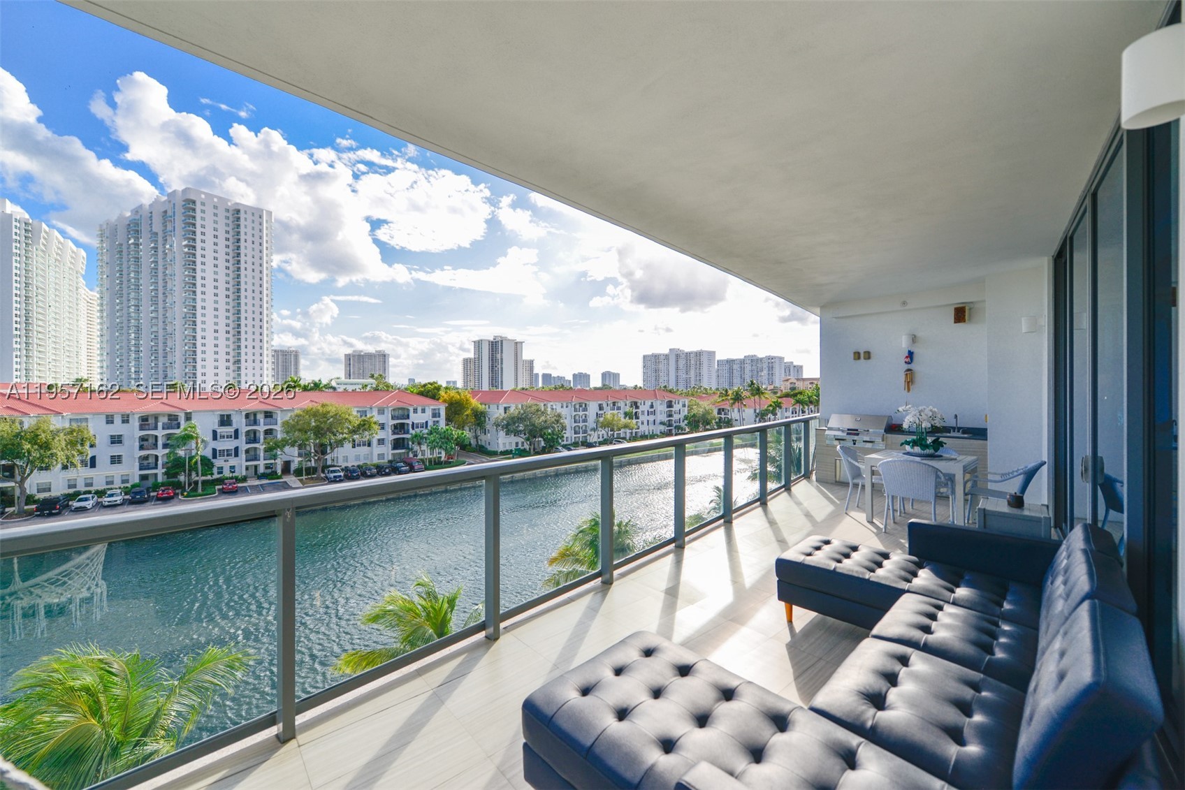 Aventura photo 2