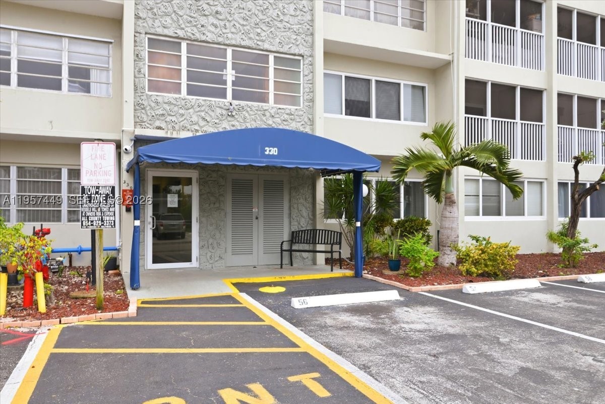 Hallandale Beach photo 2