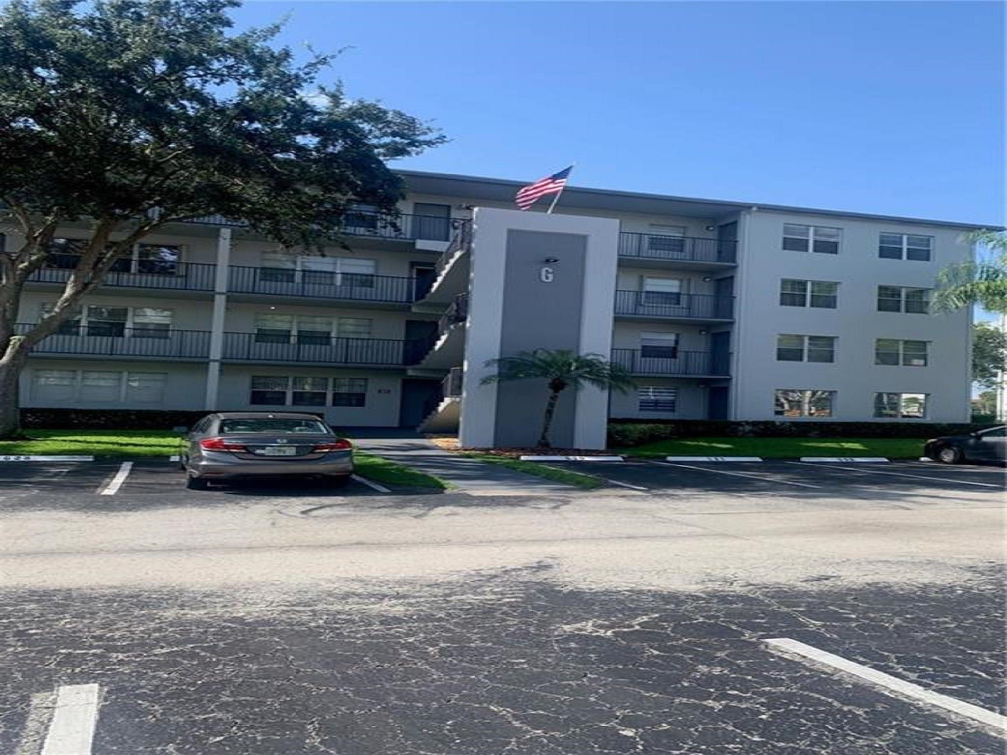Pembroke Pines photo 1