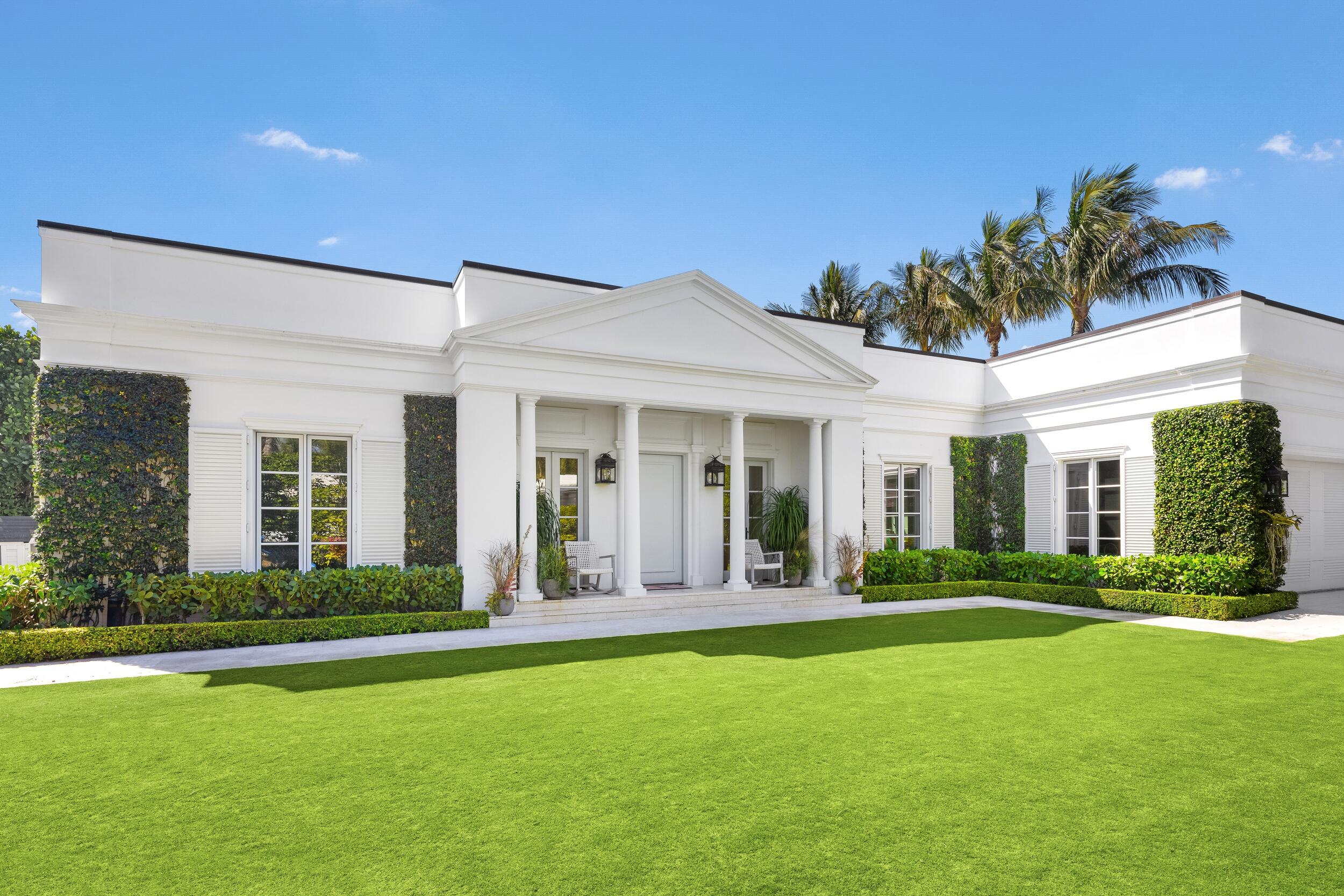 Palm Beach photo 1