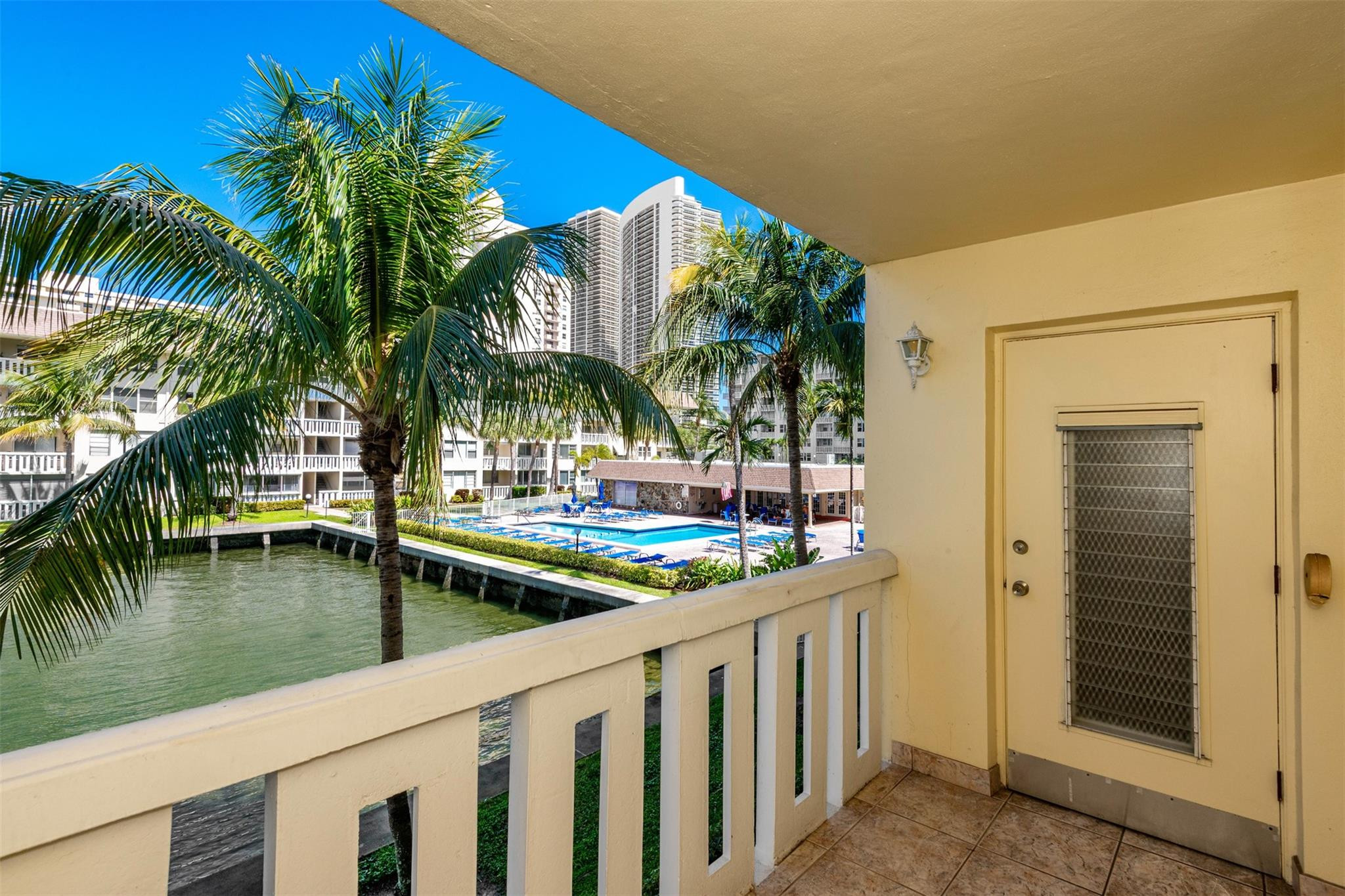 Hallandale Beach photo 2