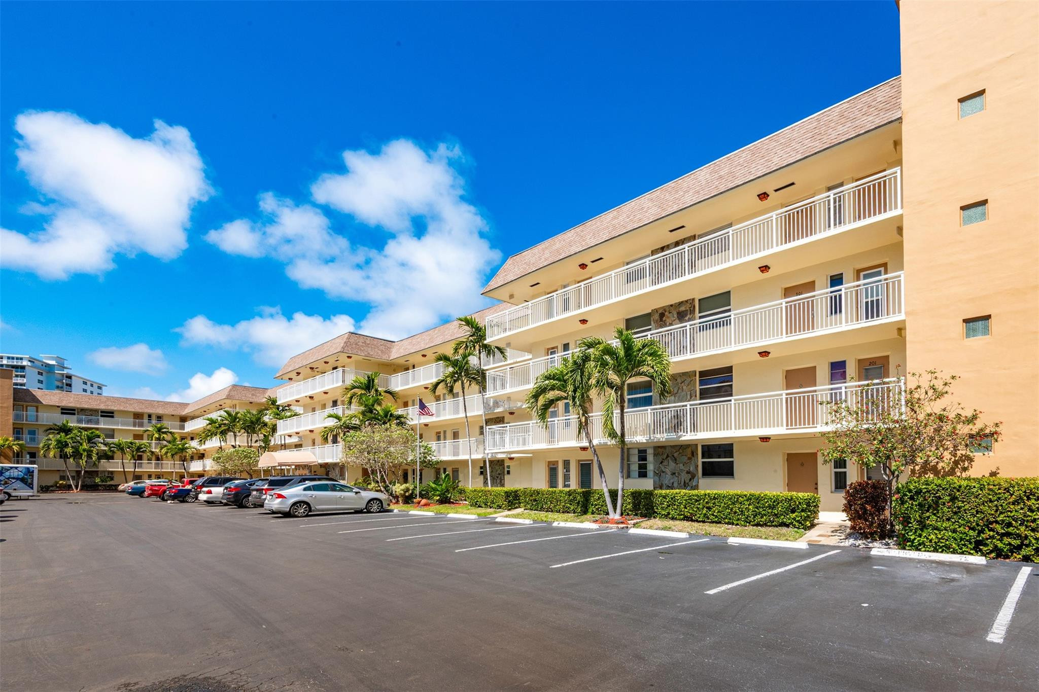 Hallandale Beach photo 4