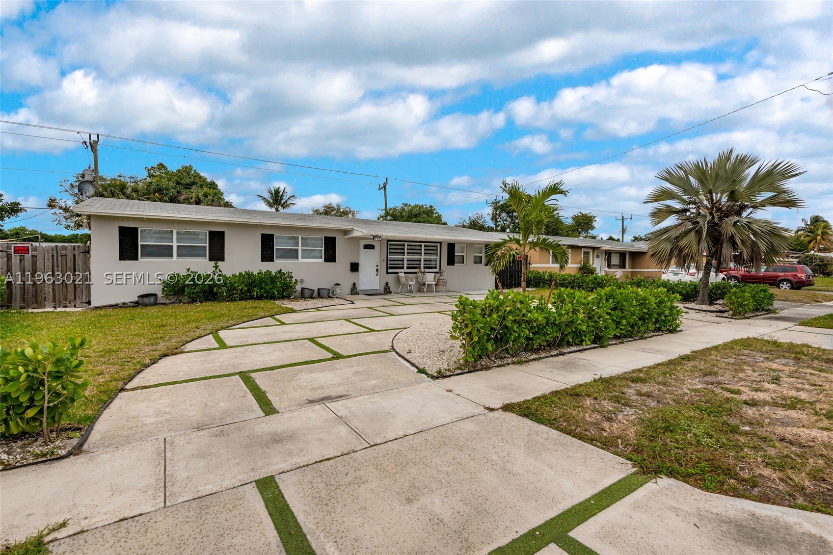 Pembroke Pines photo 2