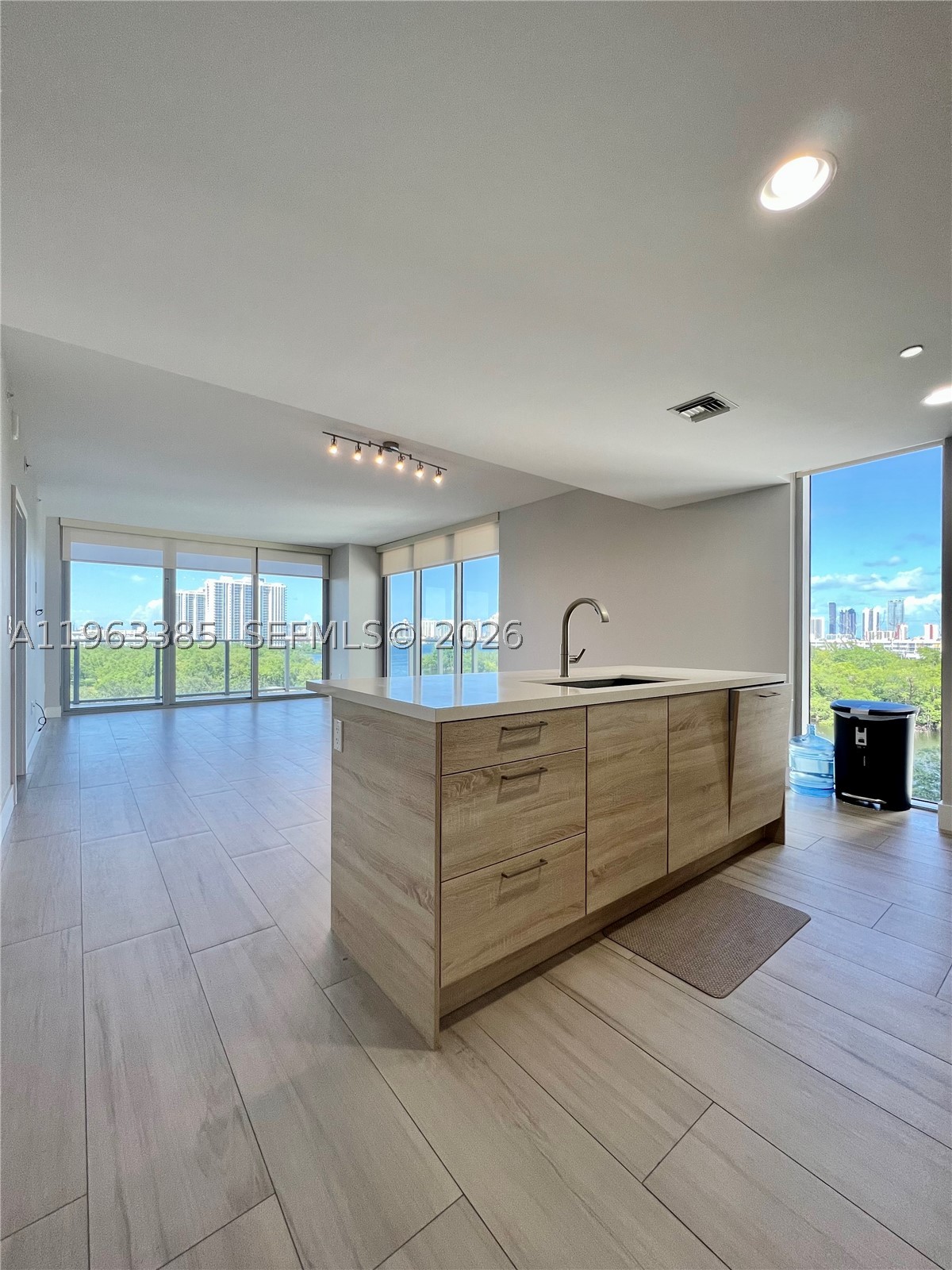 North Miami Beach photo 2