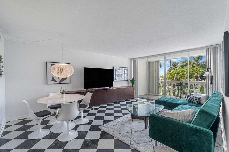 Palm Beach photo 1