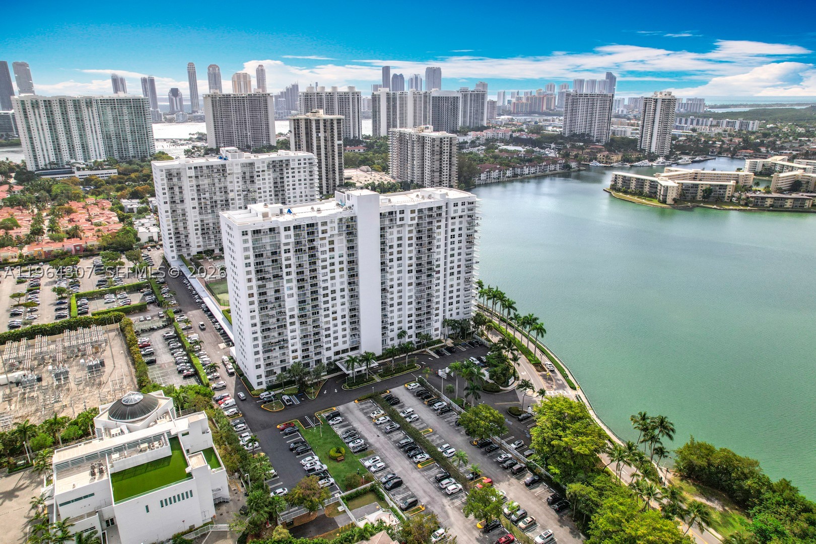 Aventura photo 2