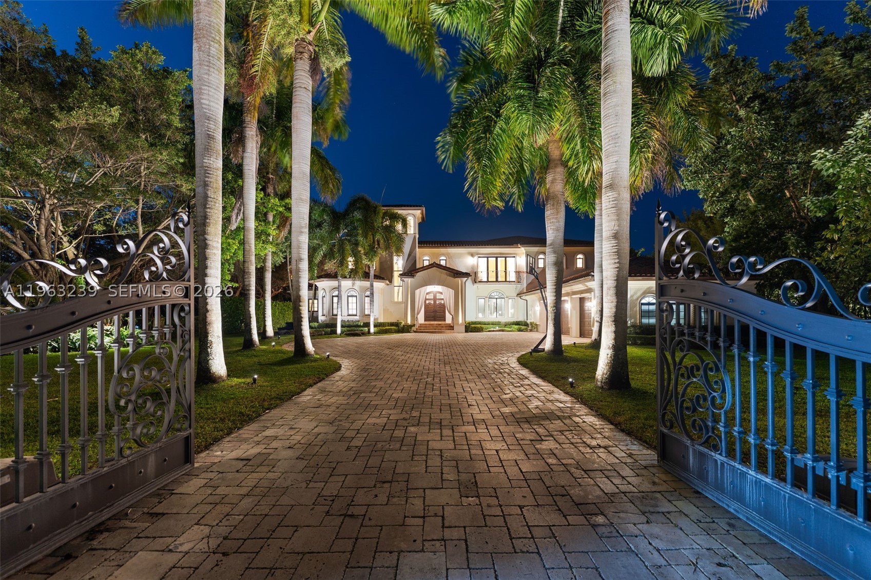 Pinecrest photo 3