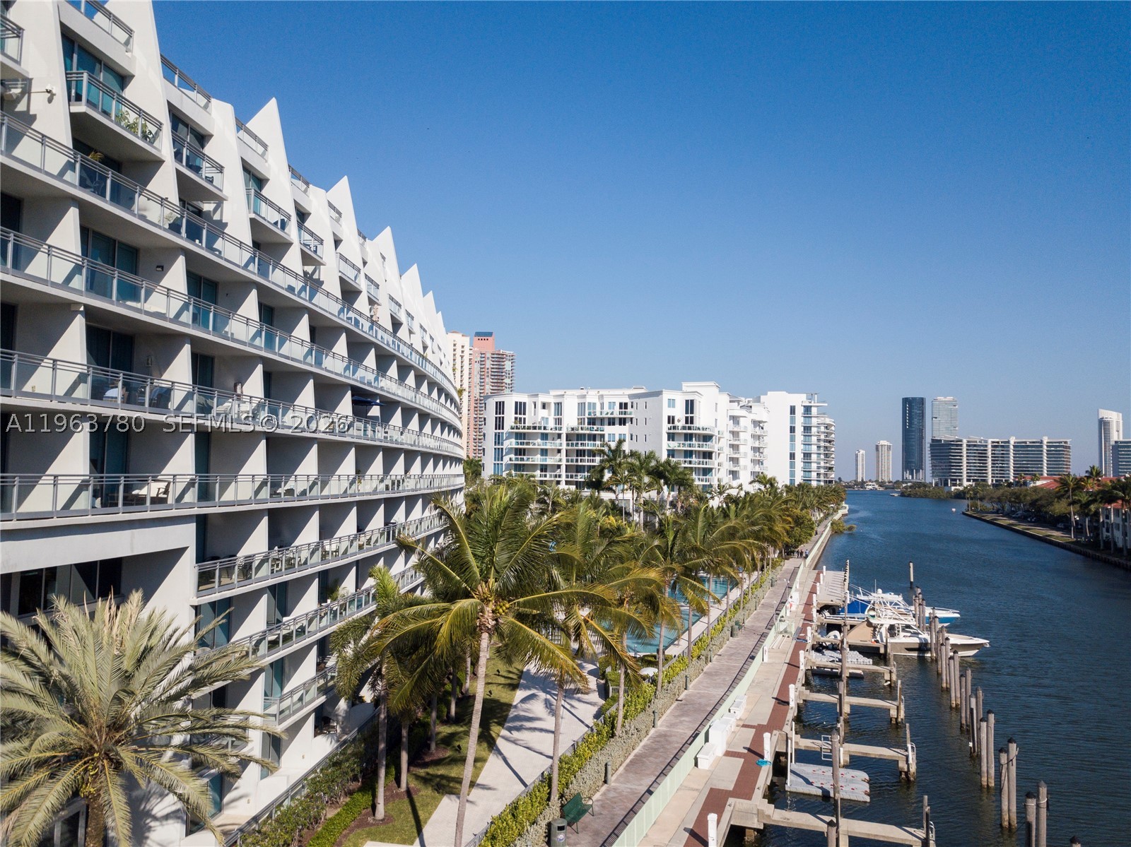 Aventura photo 3