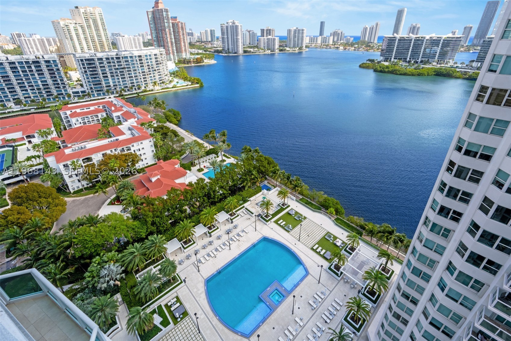 Aventura photo 1