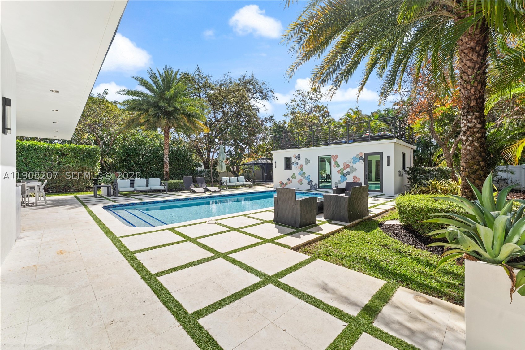 Wilton Manors photo 2