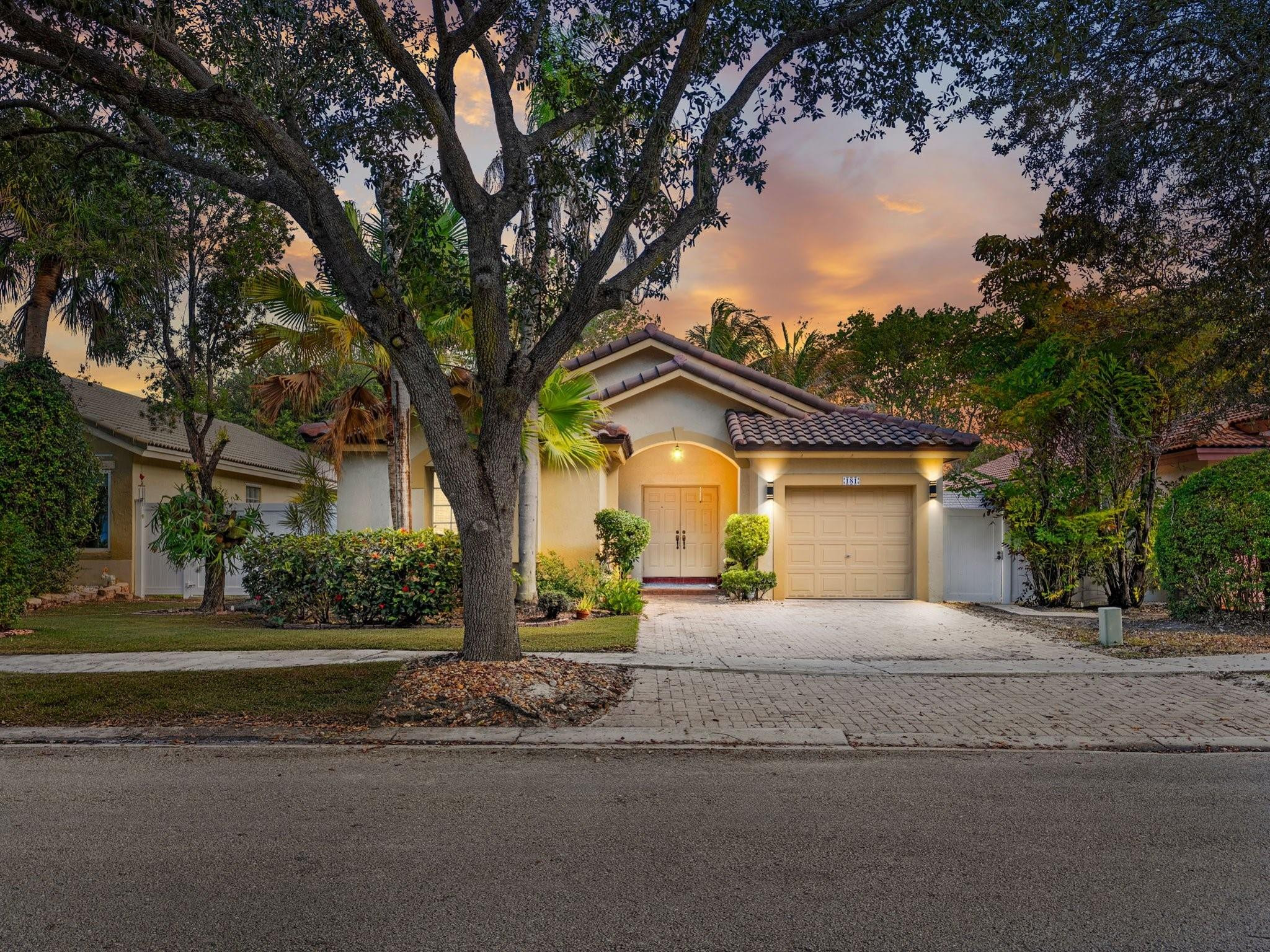 Pembroke Pines photo 1