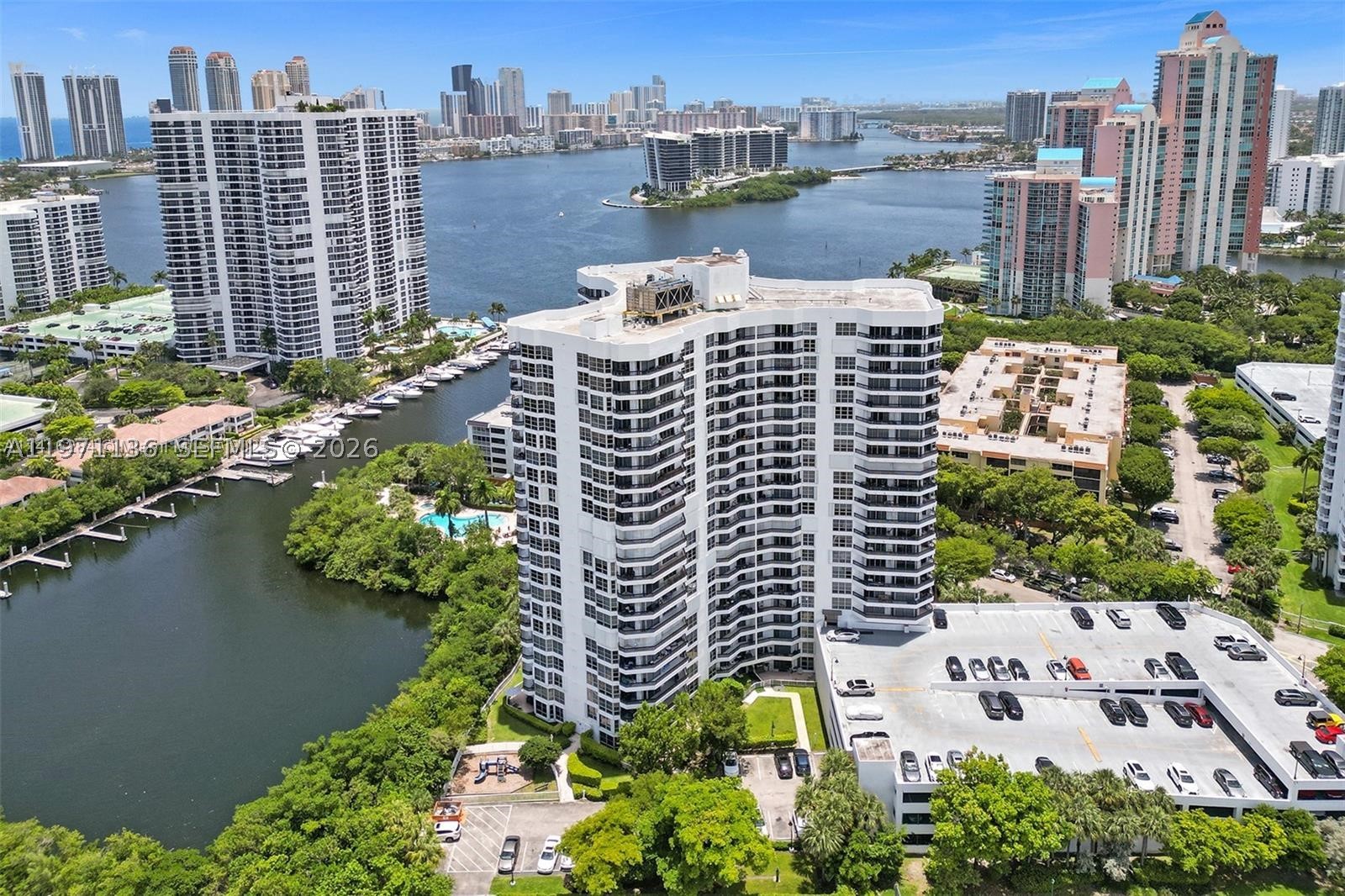 Aventura photo 2