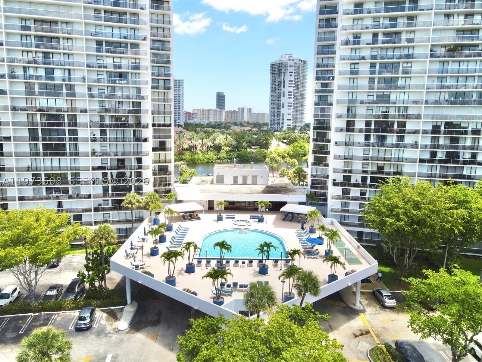 Aventura photo 2