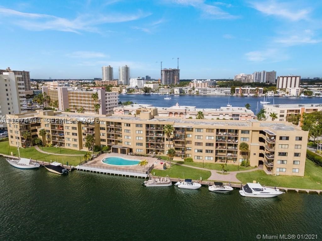Hallandale Beach photo 2
