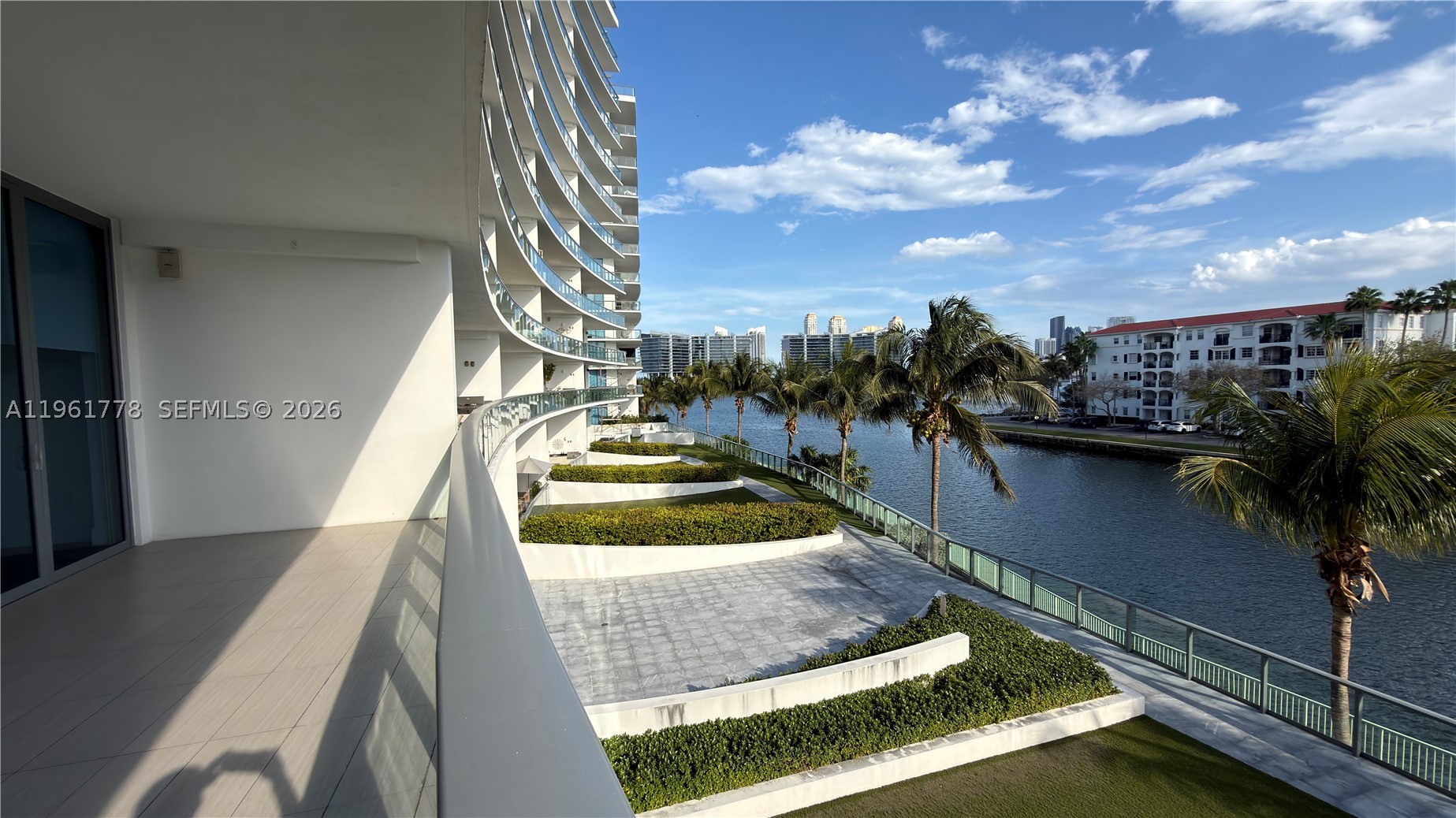 Aventura photo 2