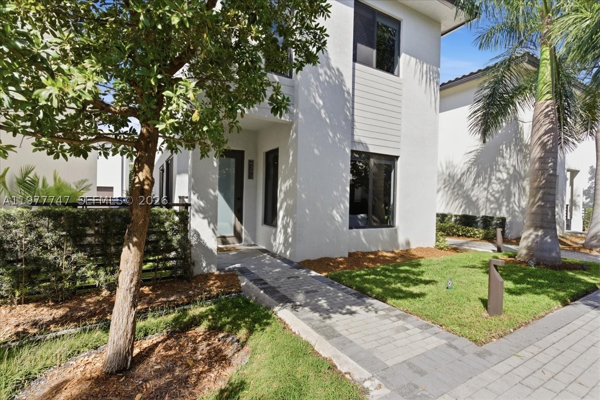 Doral photo 2