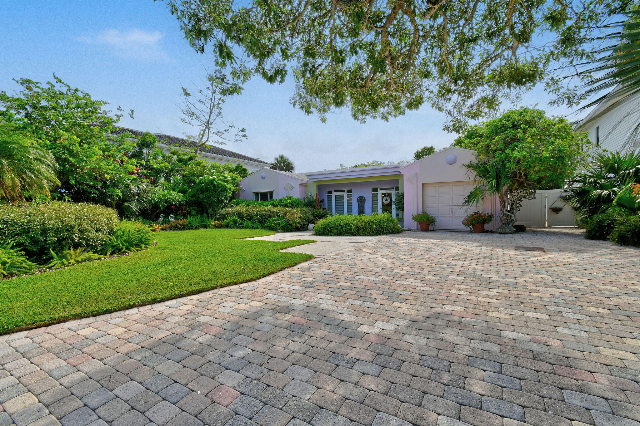 Palm Beach Gardens photo 1