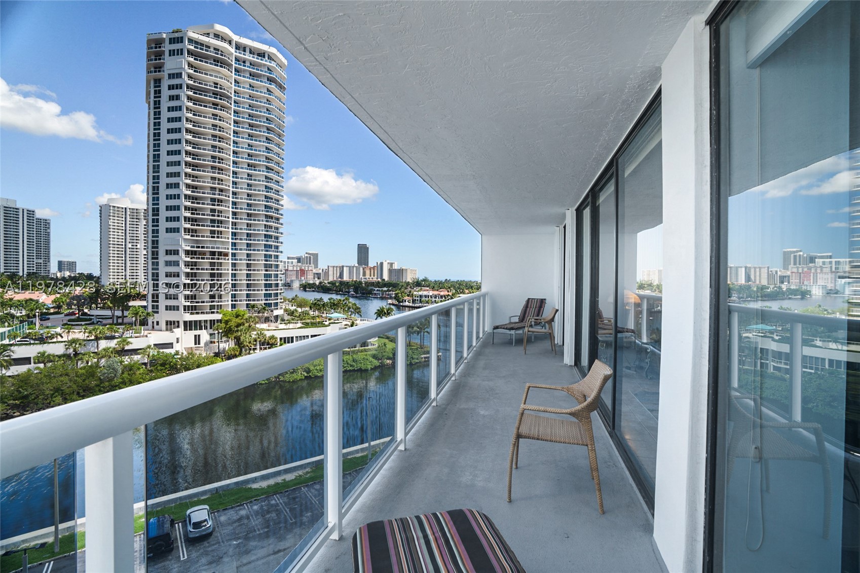 Aventura photo 2