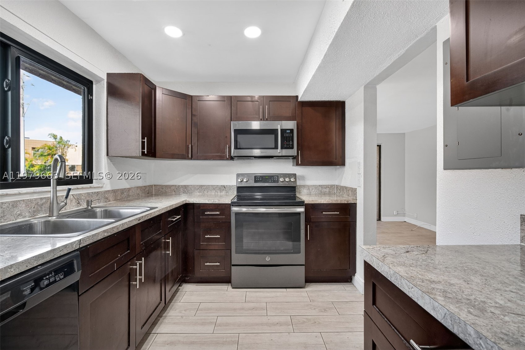 Pembroke Pines photo 4