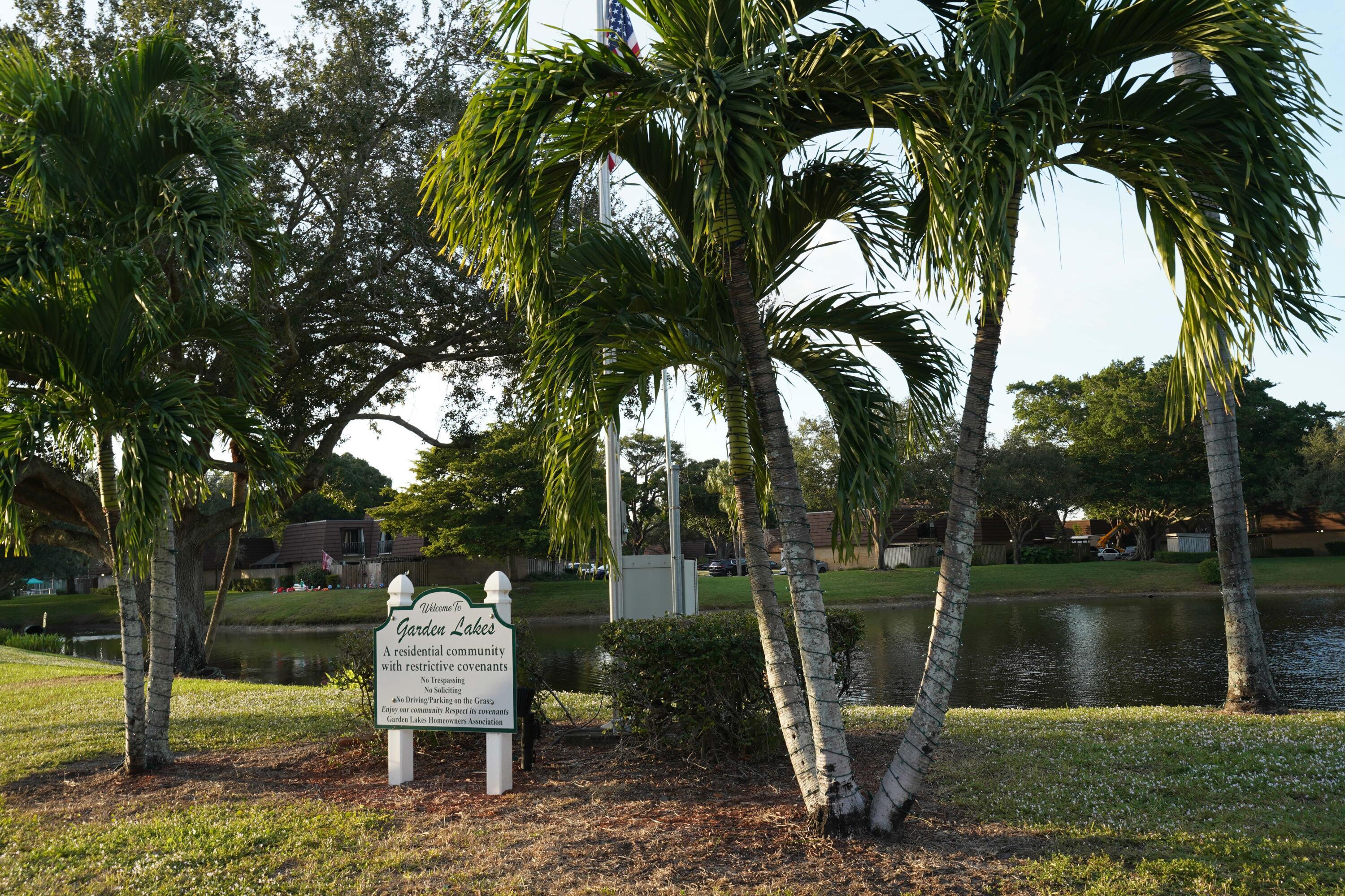 Palm Beach Gardens photo 1