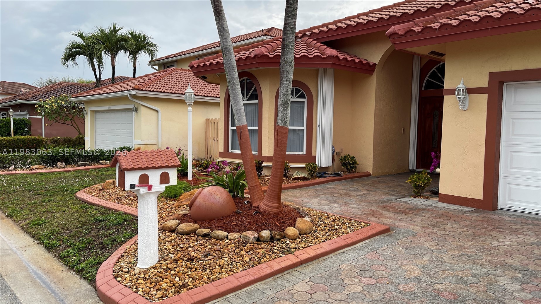 Pembroke Pines photo 2