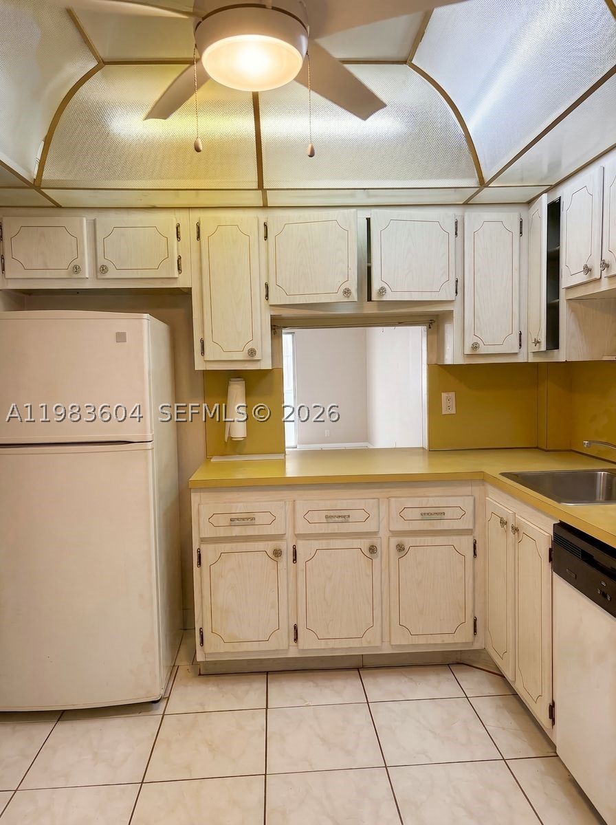 Hallandale Beach photo 3