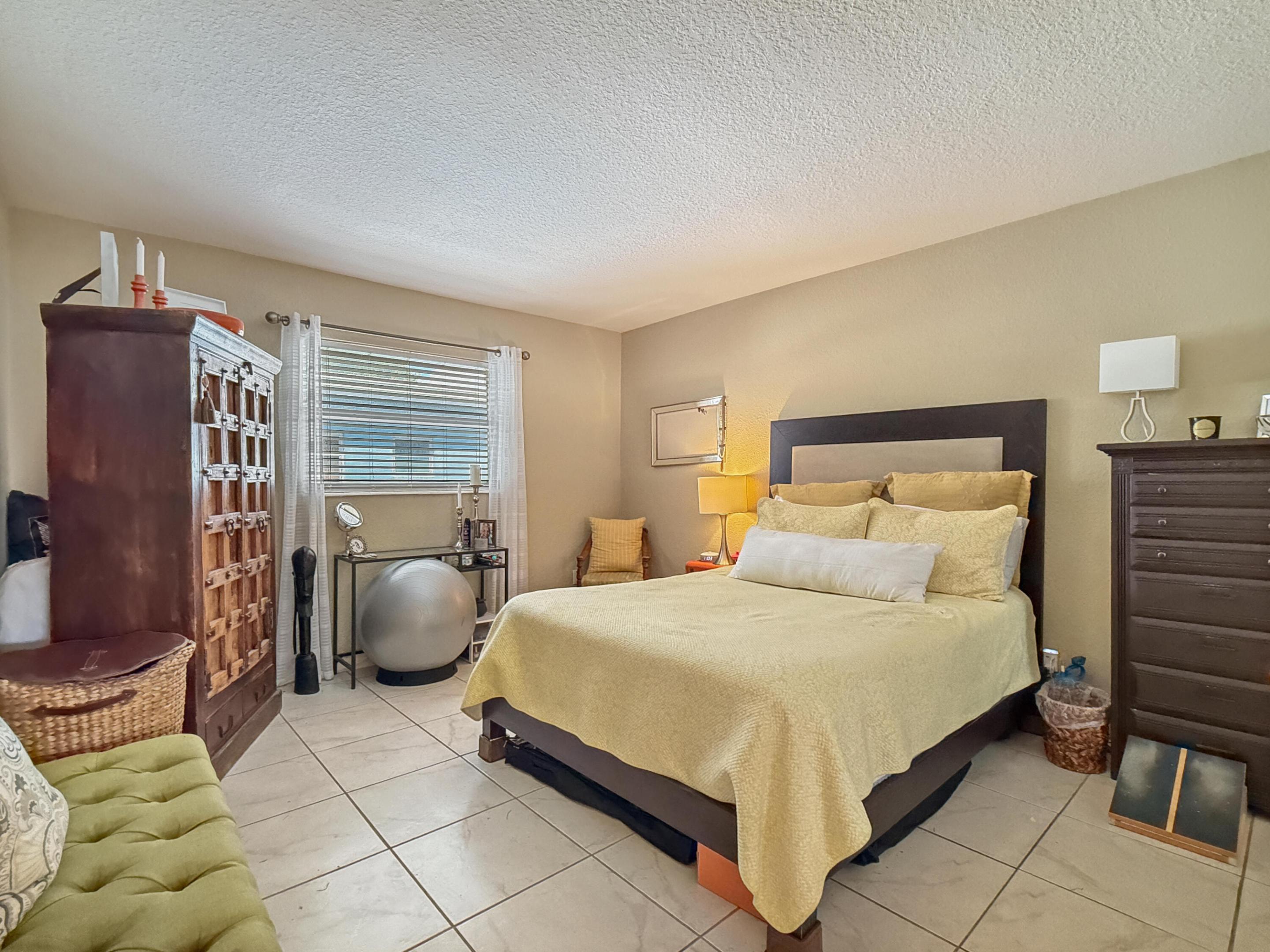 Wilton Manors photo 4