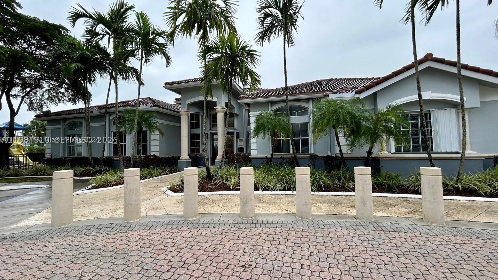 Pembroke Pines photo 3