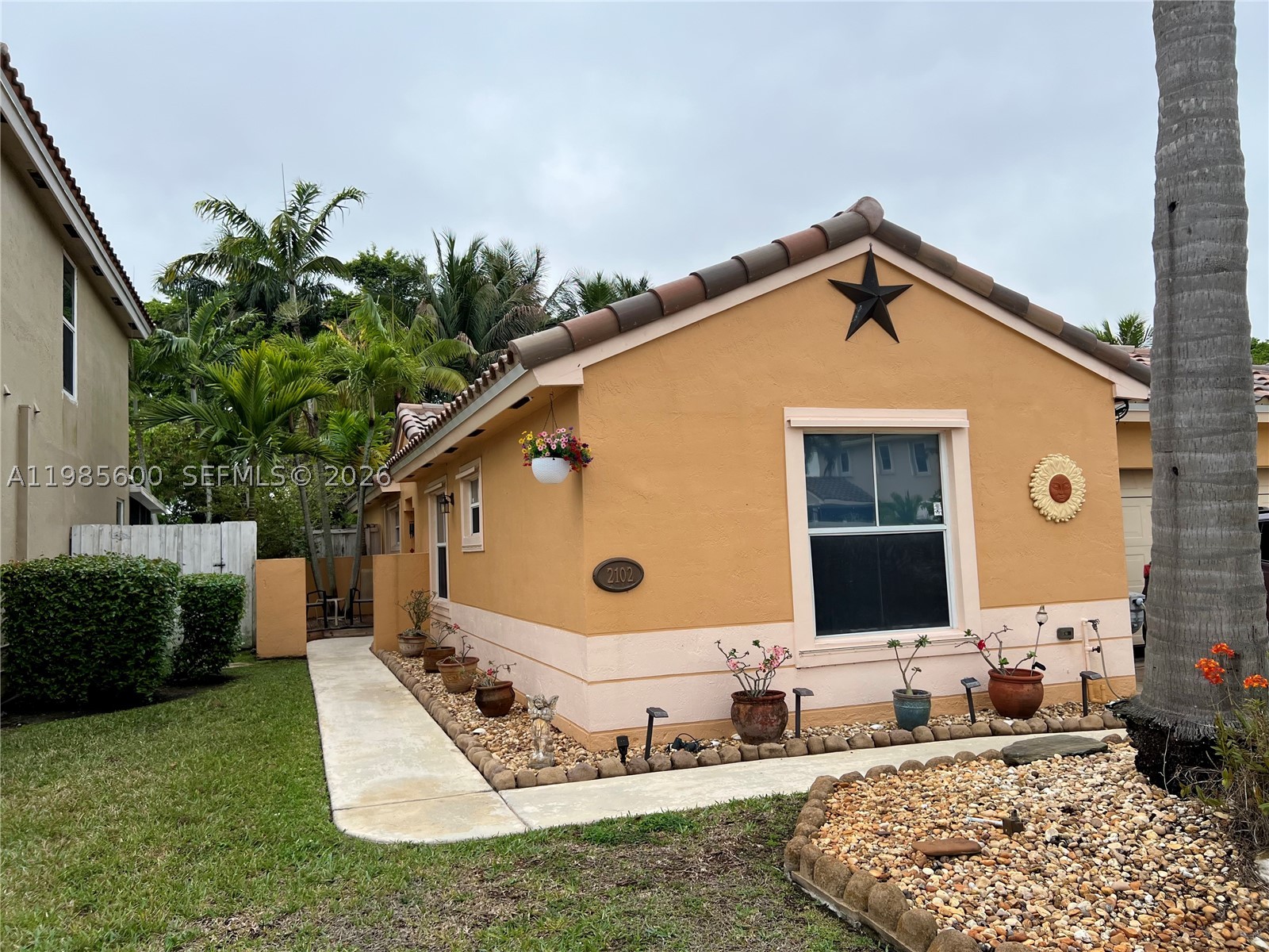 Pembroke Pines photo 2