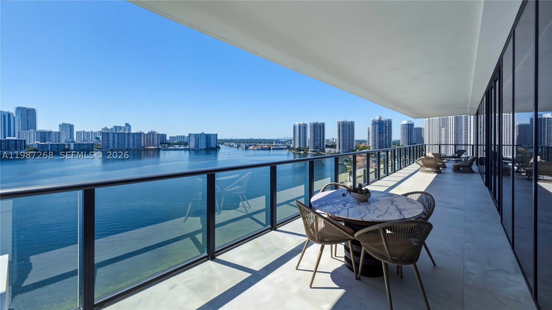 Aventura photo 2