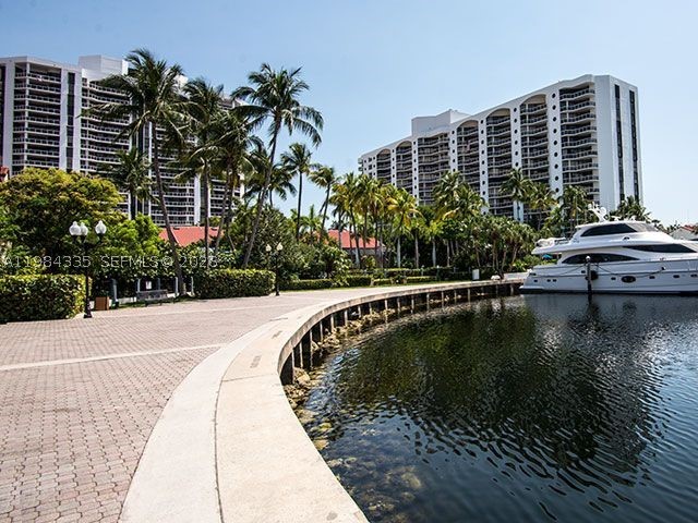 Aventura photo 2