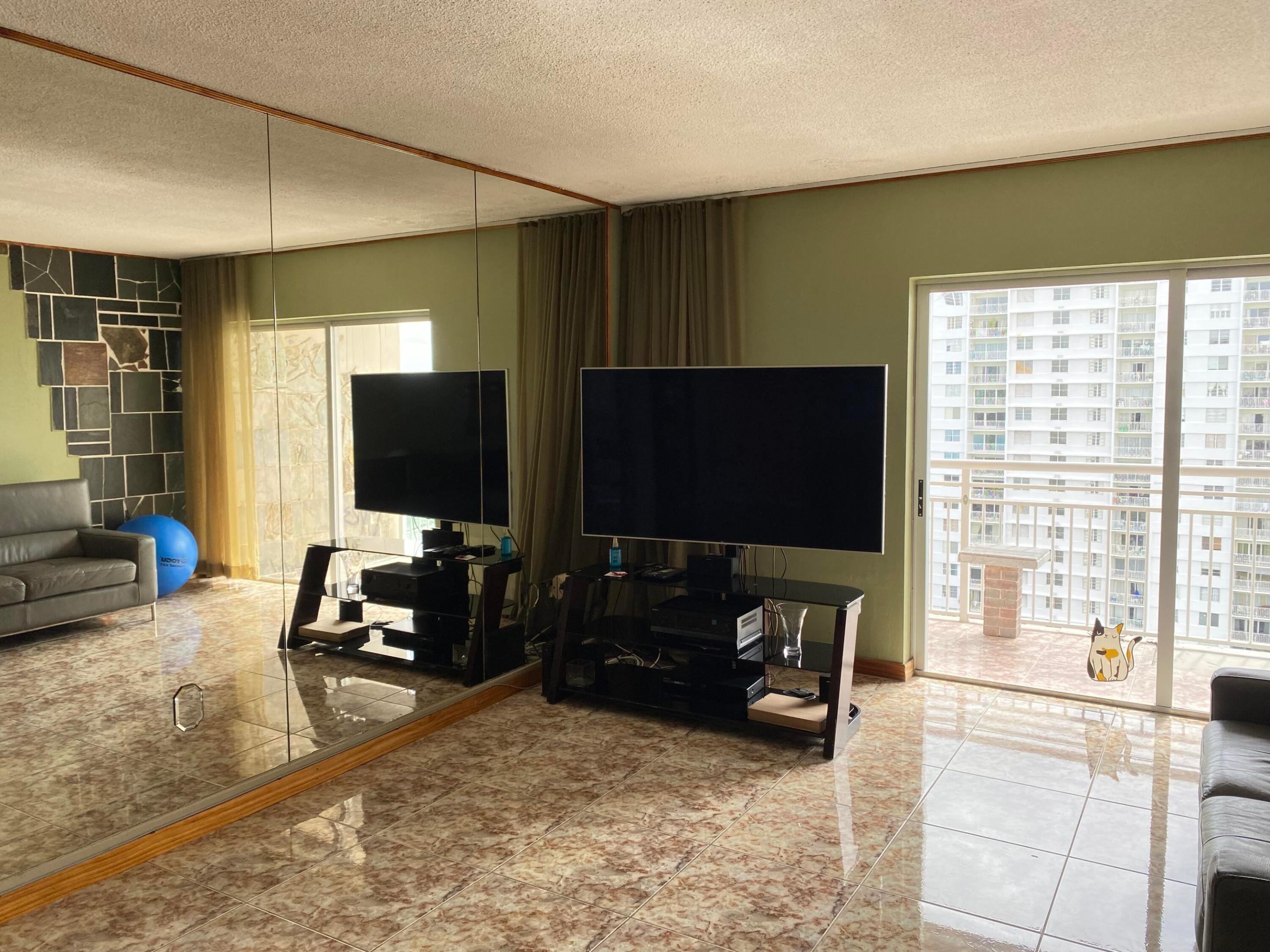Sunny Isles Beach photo 2