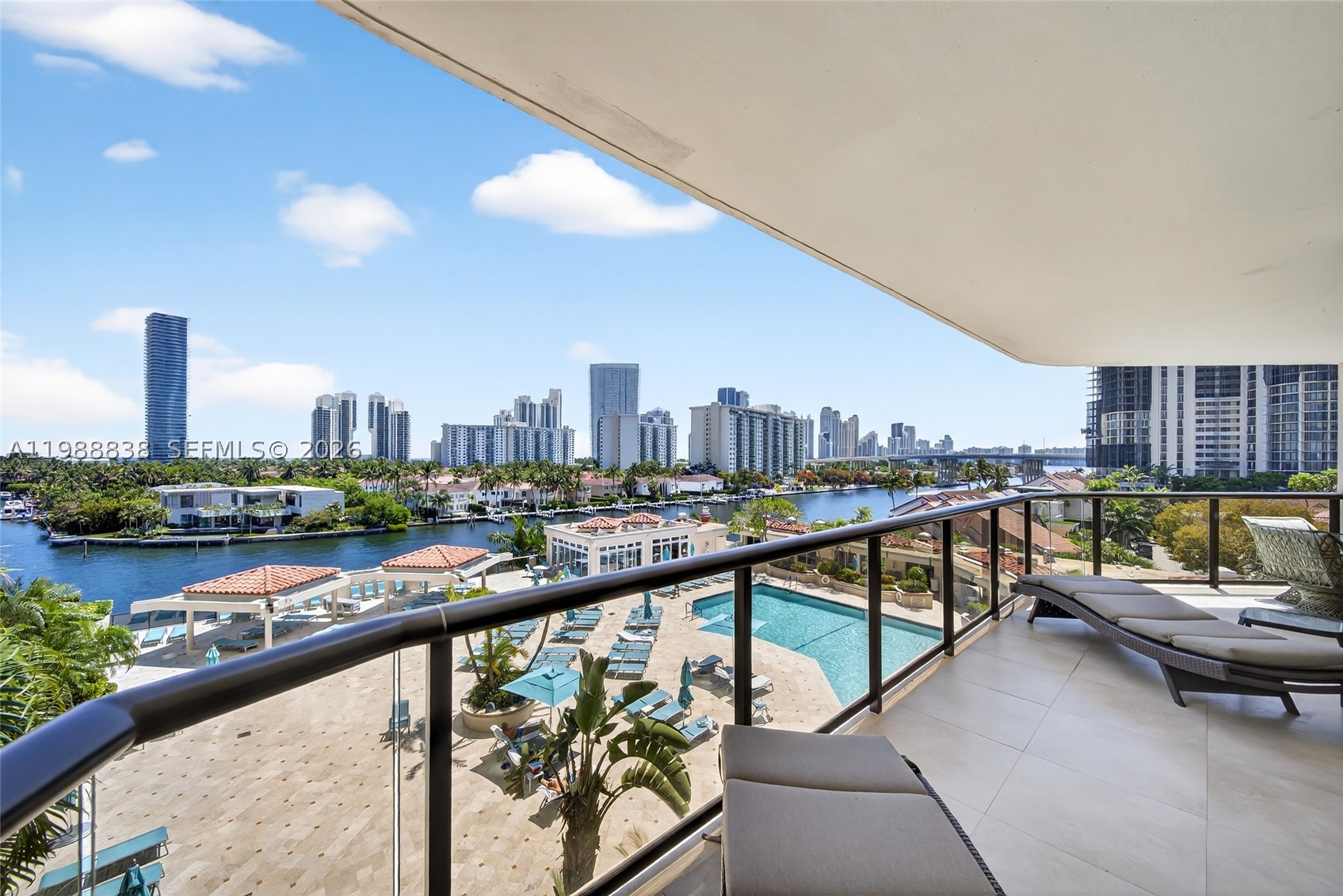 Aventura photo 1