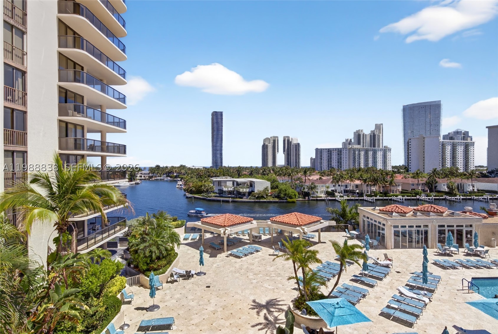 Aventura photo 2