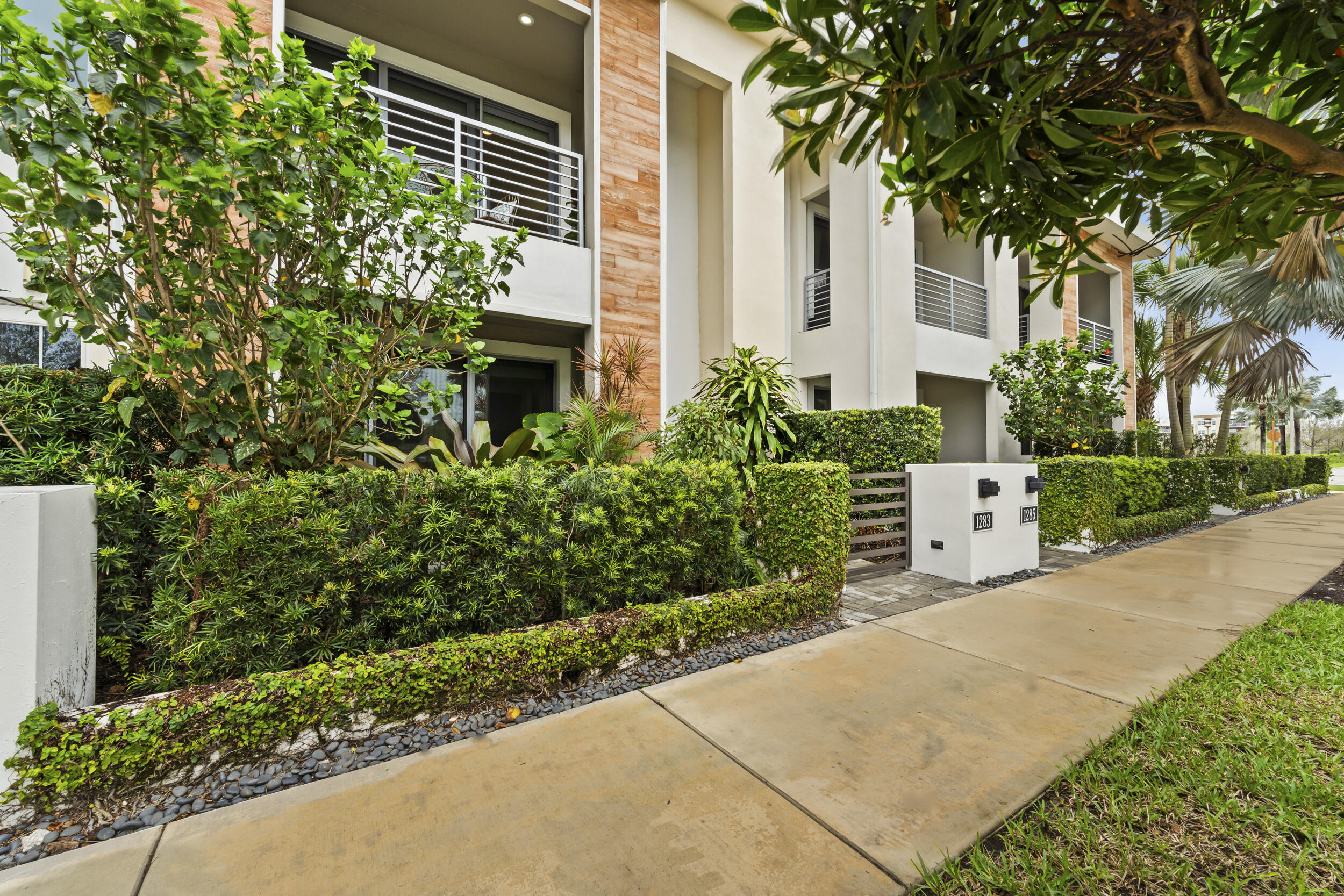 Palm Beach Gardens photo 2