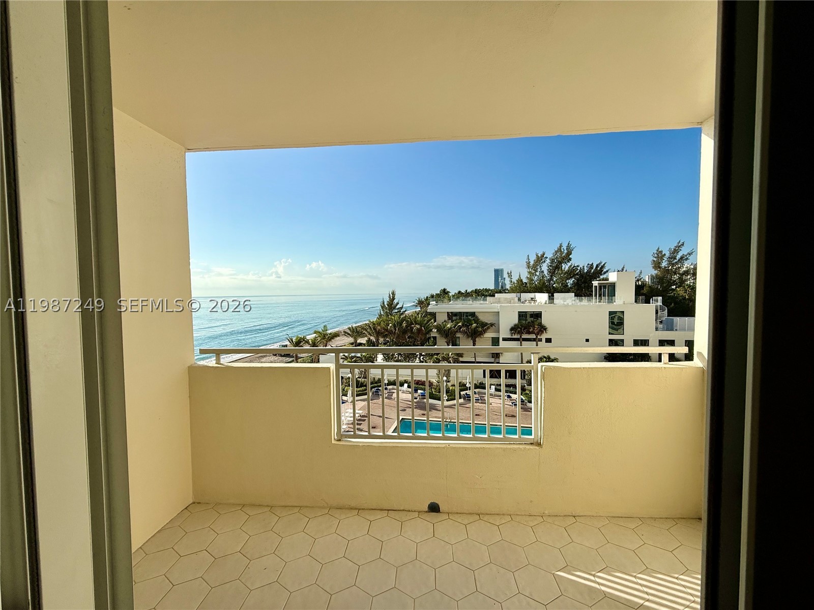 Hallandale Beach photo 2