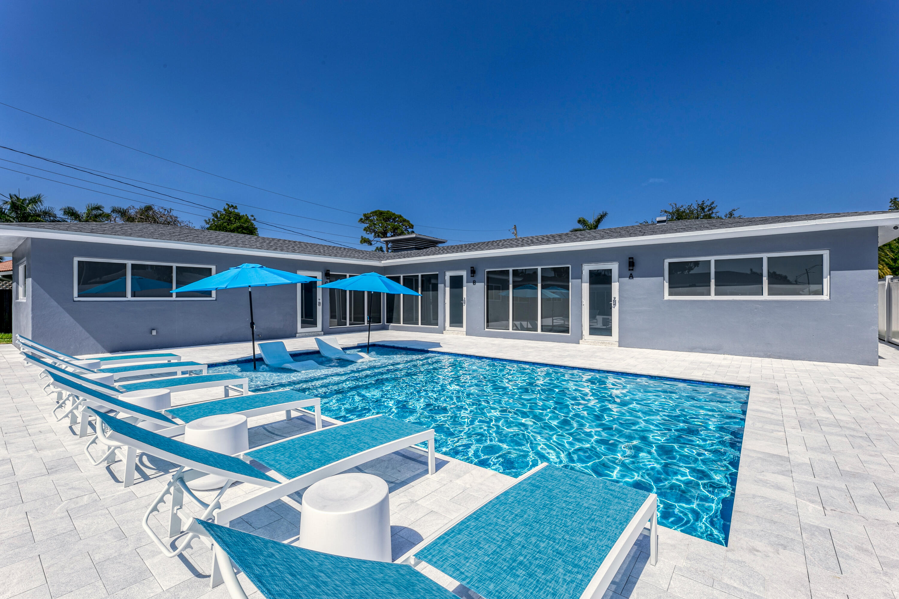 Wilton Manors photo 2