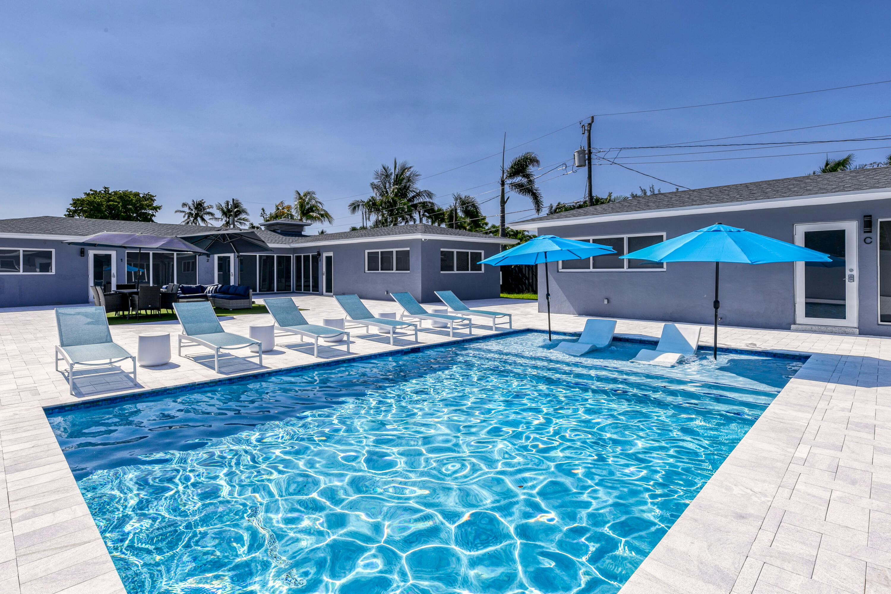 Wilton Manors photo 2