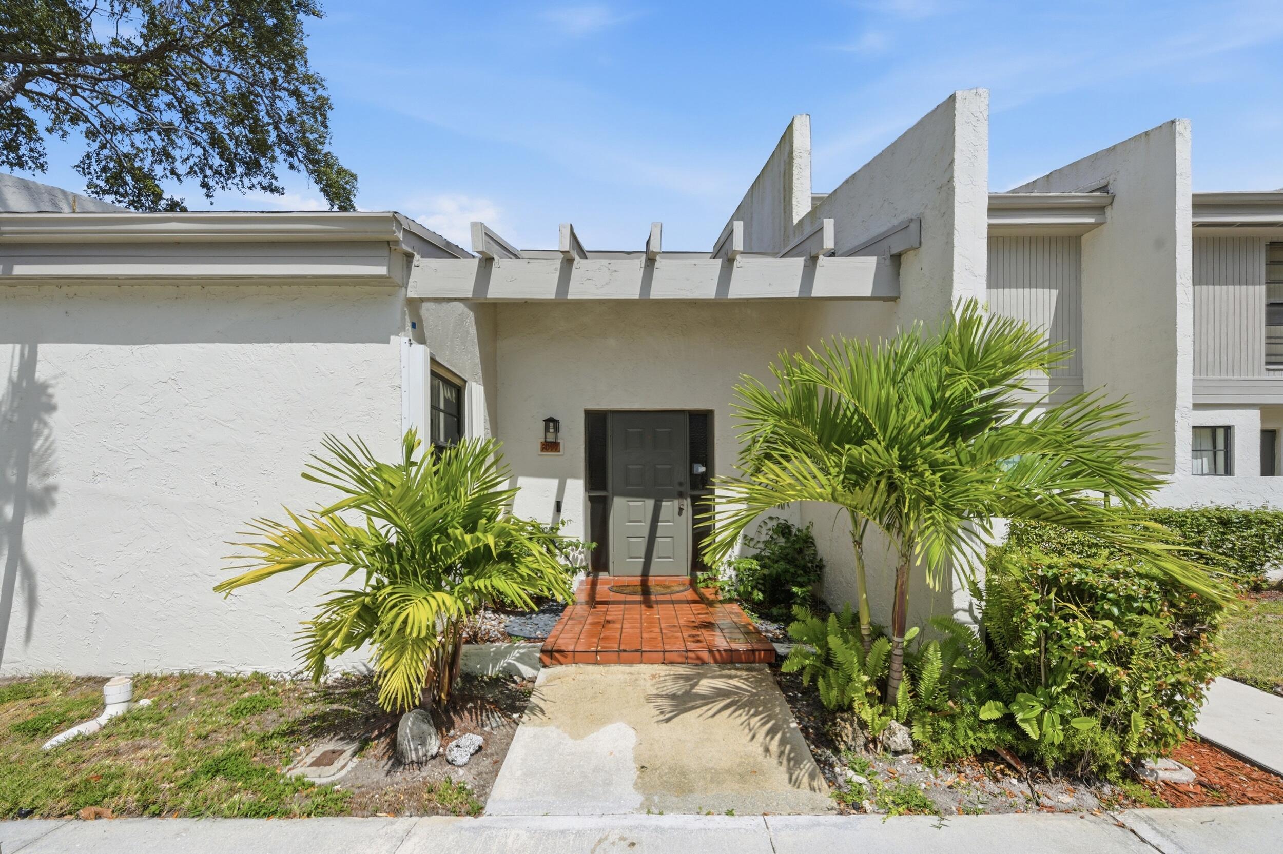 Pembroke Pines photo 1