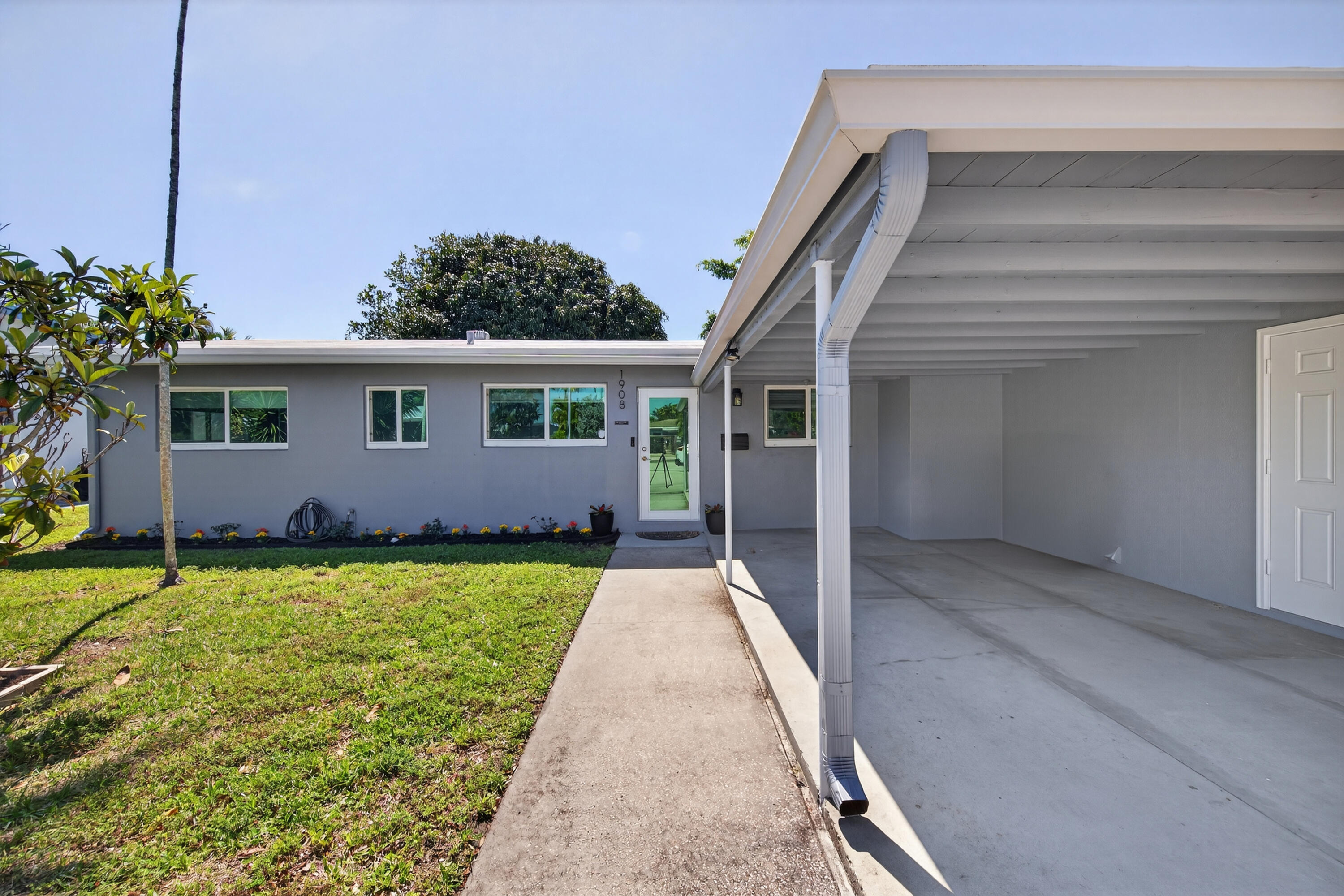 Wilton Manors photo 2