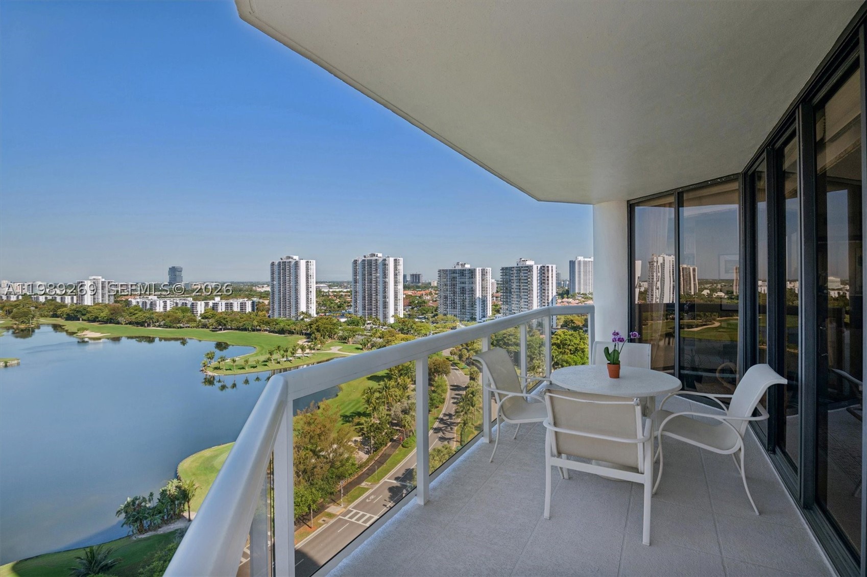 Aventura photo 2