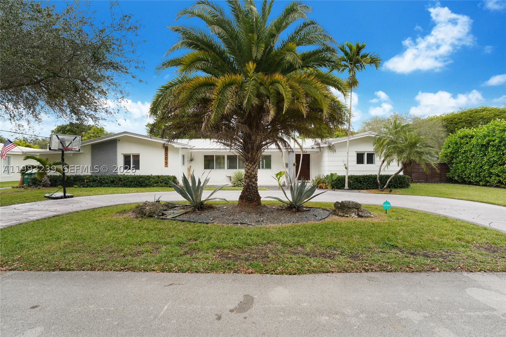 Pinecrest photo 1