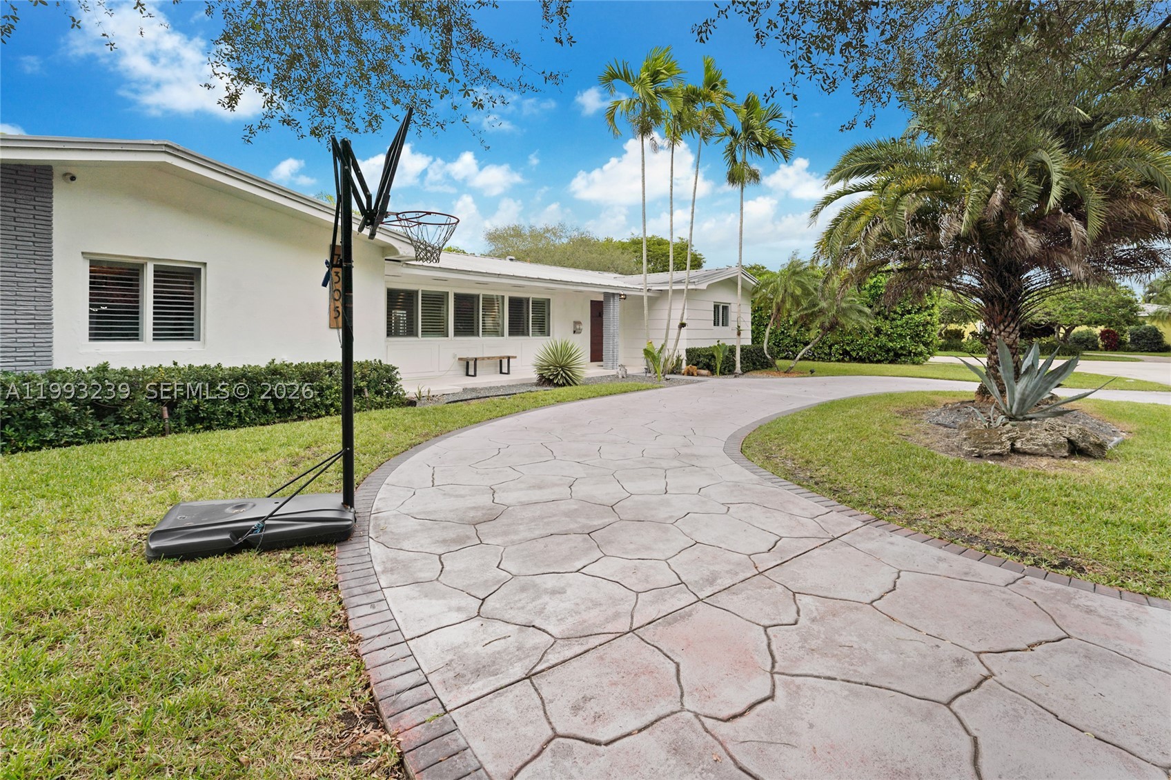 Pinecrest photo 4