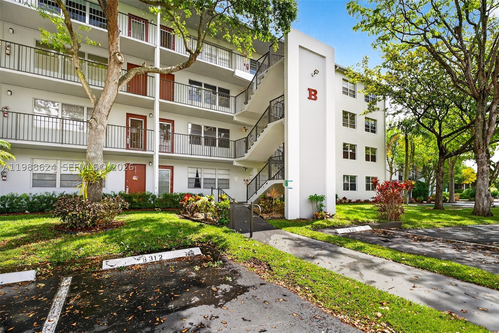 Pembroke Pines photo 2