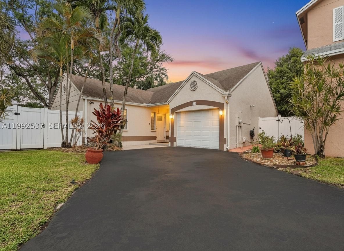 Pembroke Pines photo 1